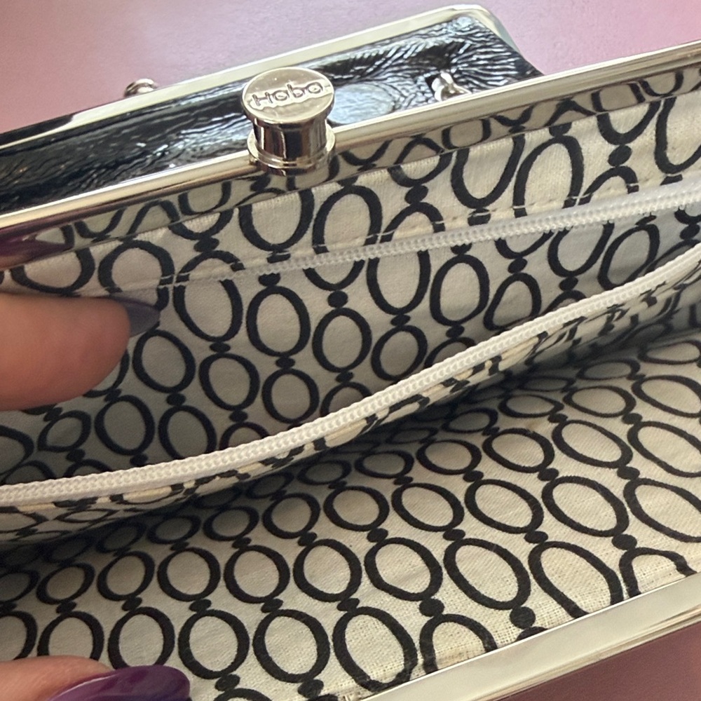 HOBO Lauren Clutch- Wallet - Picture 6 of 9